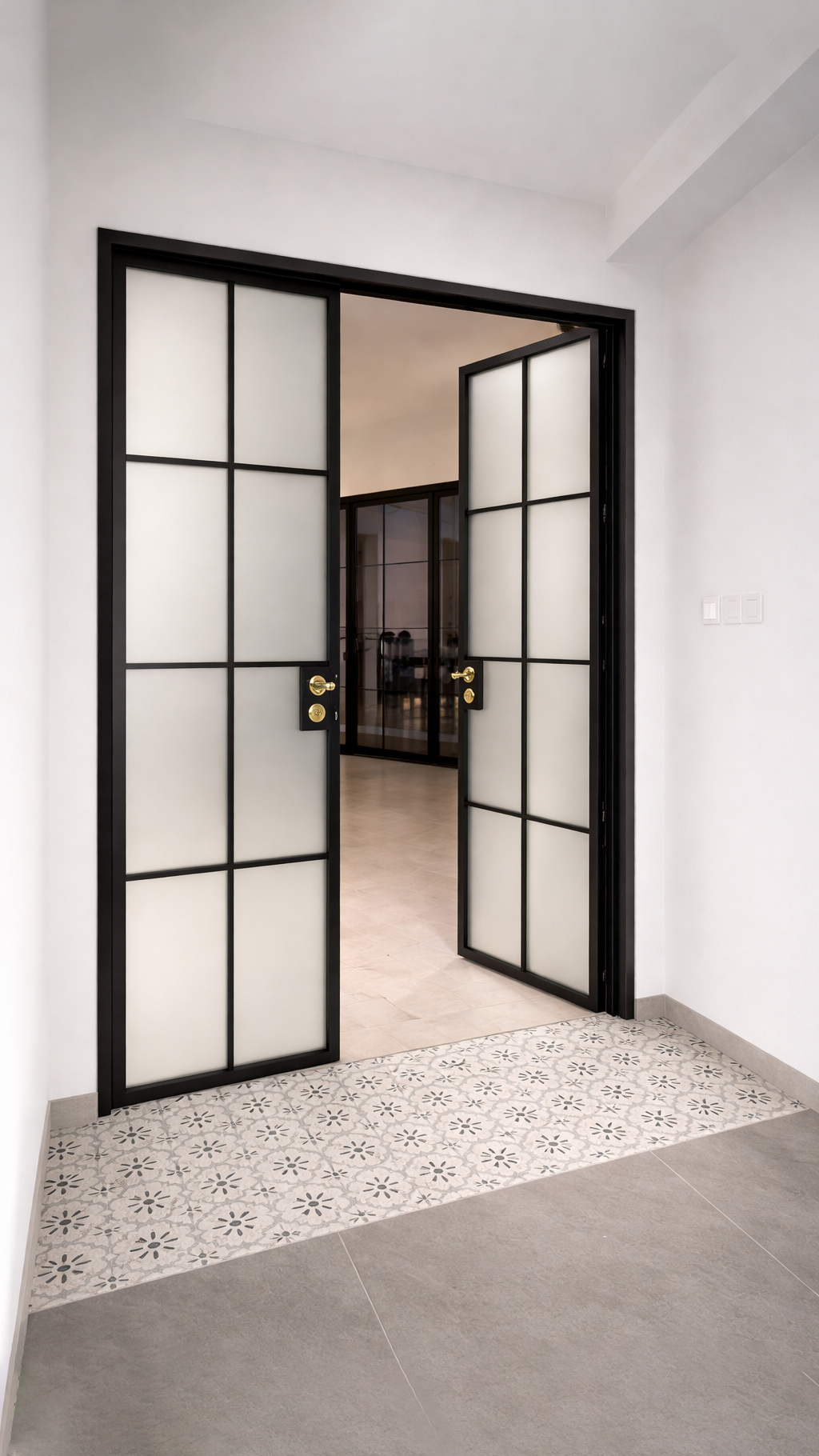 SWING DOOR + LATTICE