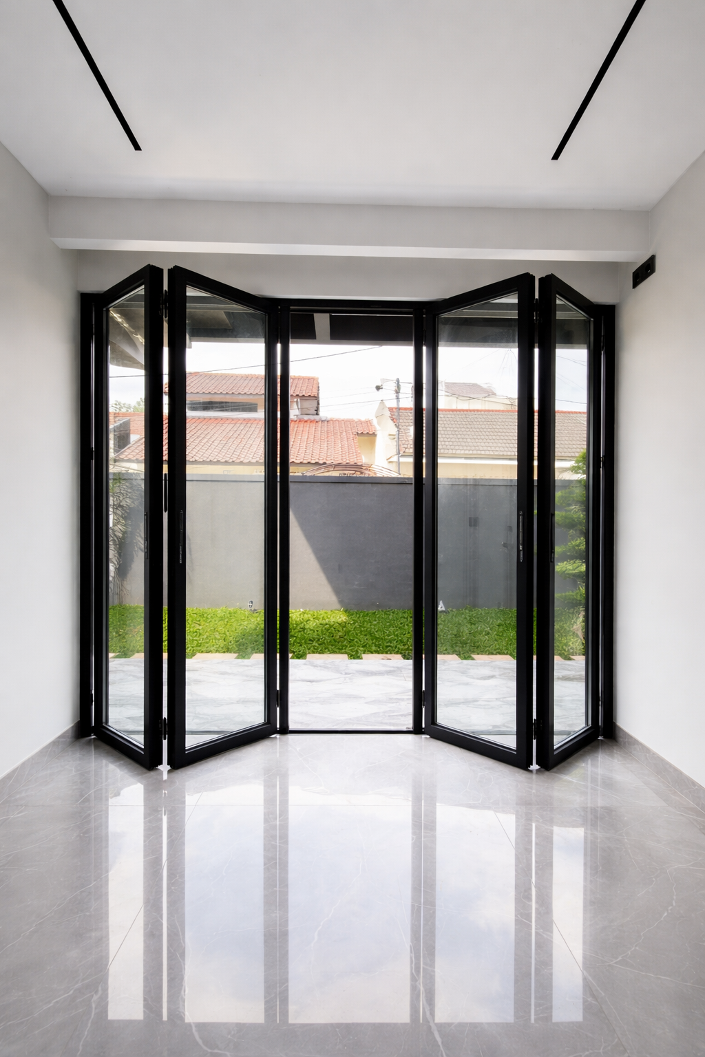 FOLDING DOOR